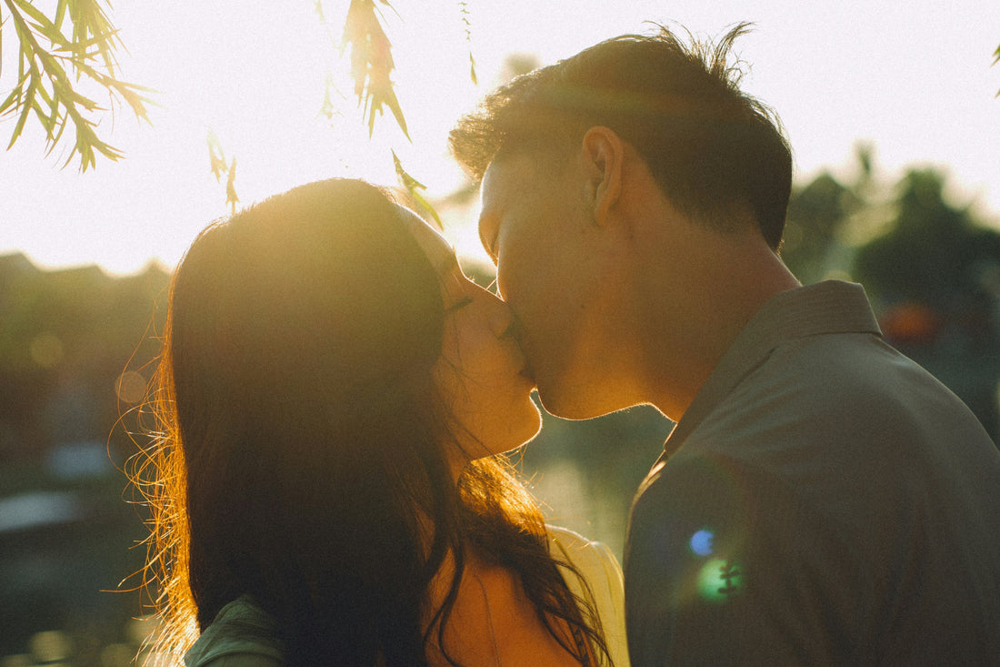 Buzzy vs Rumbly Vibrations: What They Actually Feel Like (And Which One Will Get You There)